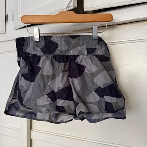 Theory 38 Women Green Shorts M